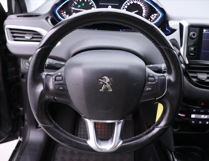 Peugeot 2008 SUV 1,2 l 81 kw