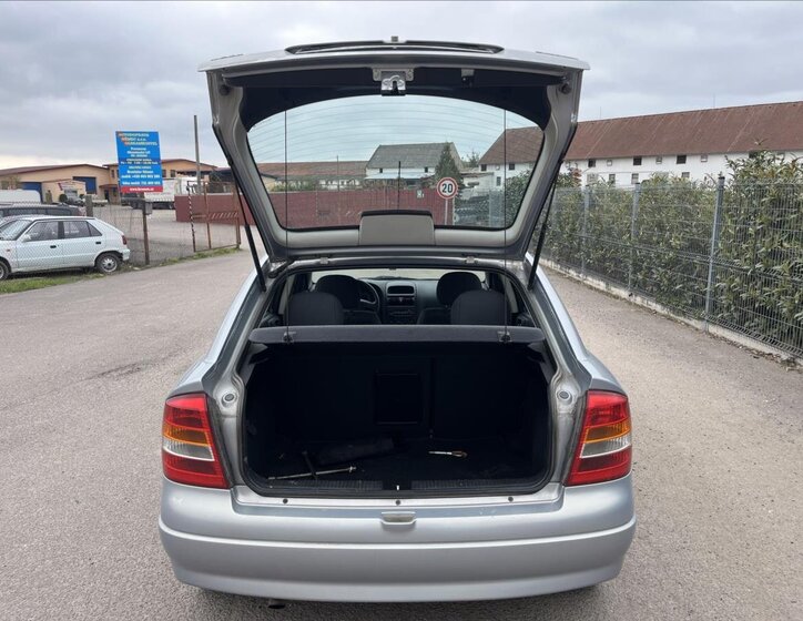 Opel Astra Hatchback 1,7 l 55 kw