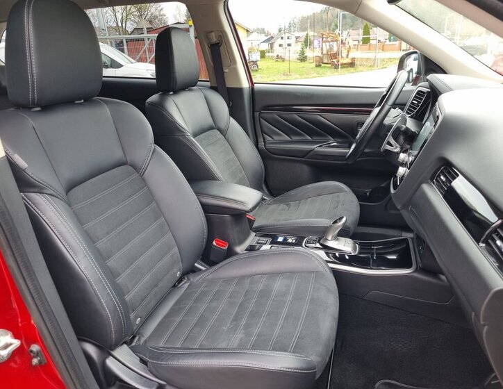 Mitsubishi Outlander SUV / Terénní 2,4 l 165 kw