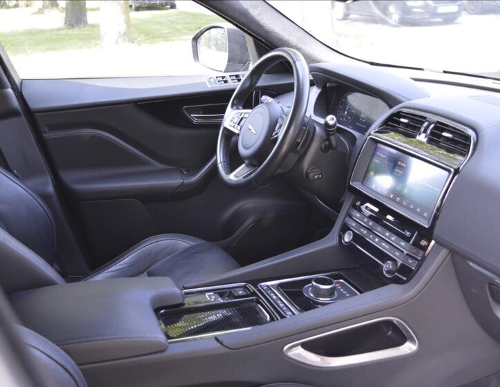 Jaguar F-Pace SUV / Terénní 2,0 l 132 kw