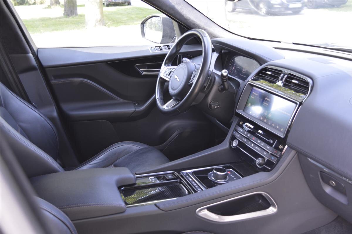 Jaguar F-Pace SUV / Terénní 2,0 l 132 kw