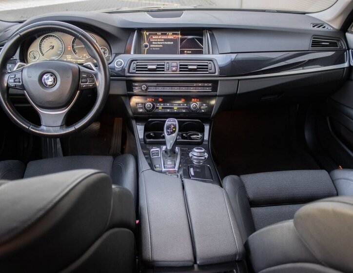 BMW Řada 5 30