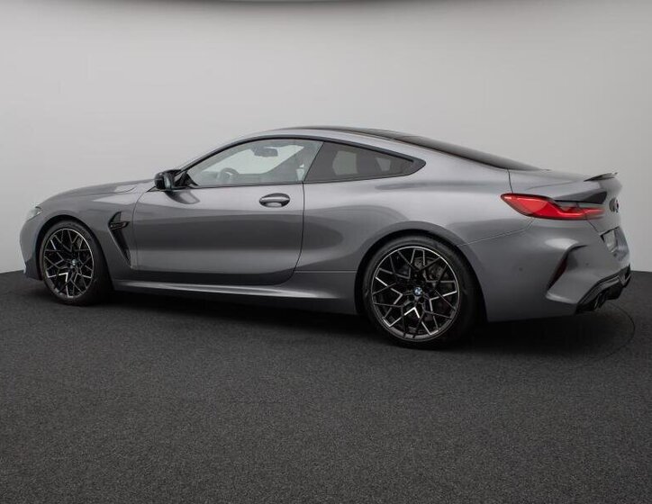 BMW M8 Kupé 4,4 l 460 kw