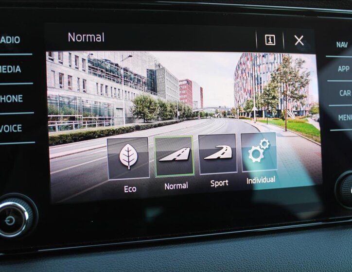 Škoda Karoq SUV / Terénní 1,5 l 110 kw