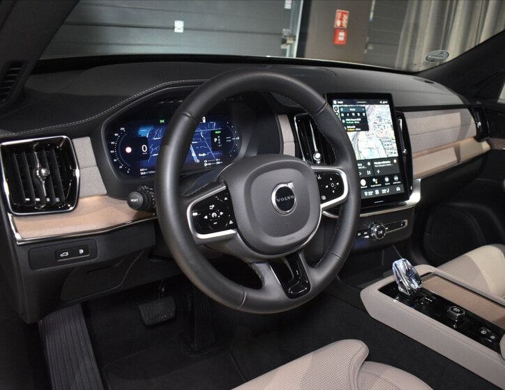 Volvo XC90 SUV / Terénní 2,0 l 228 kw