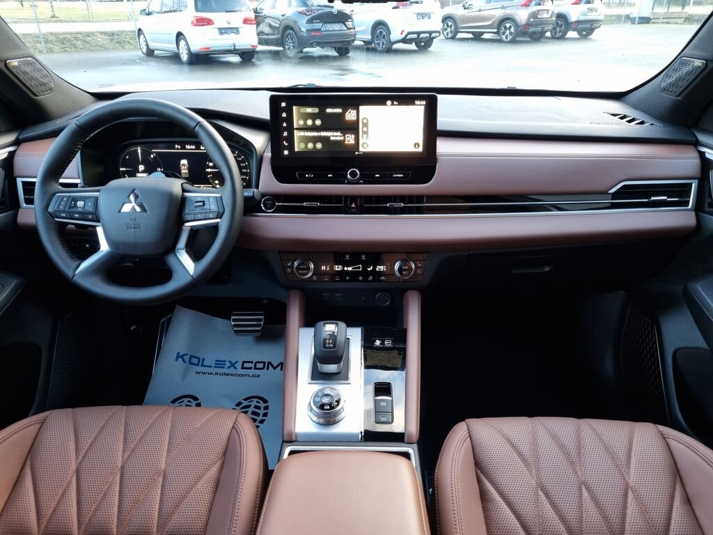 Mitsubishi Outlander SUV 2,4 l 225 kw