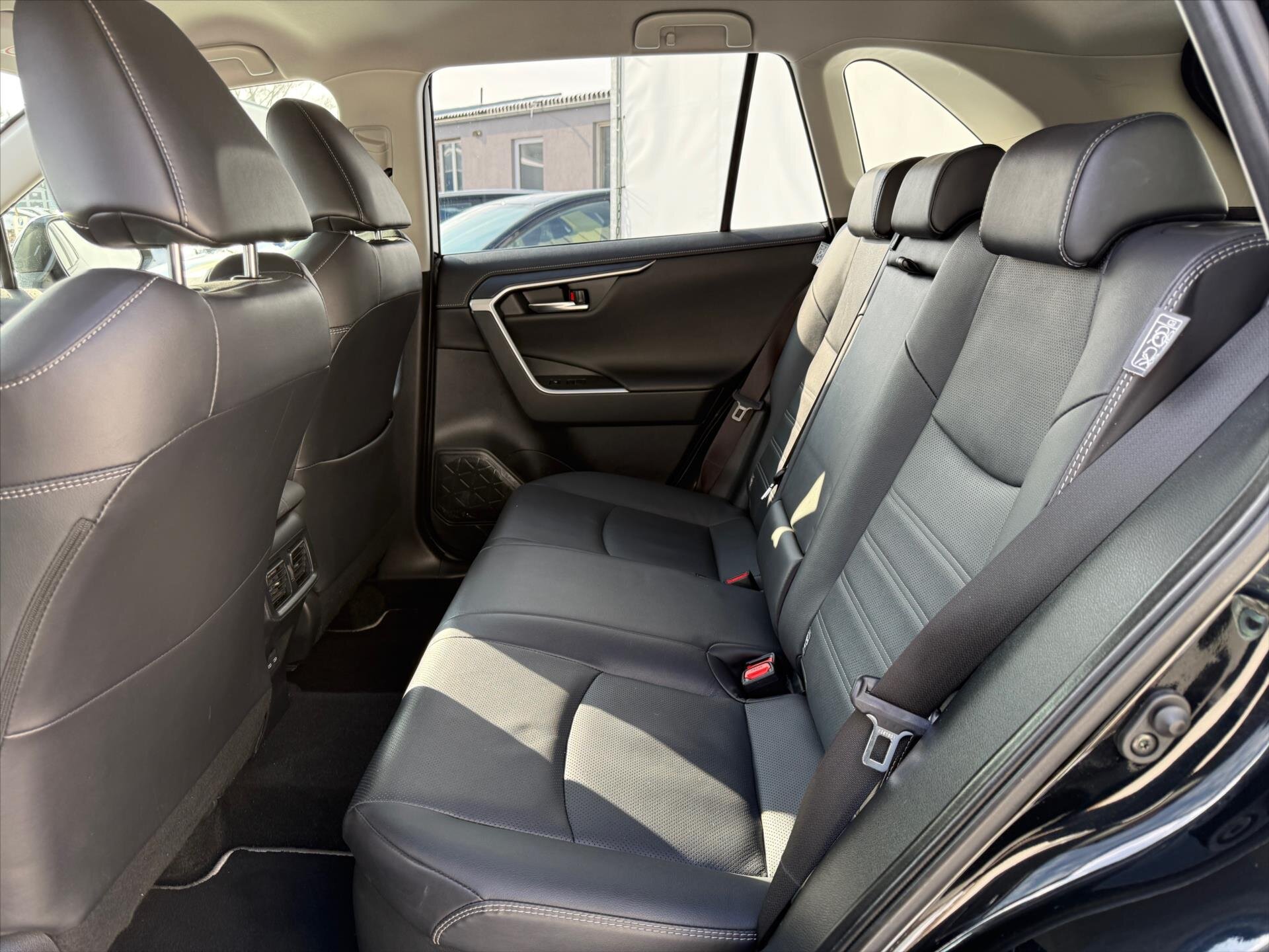 Toyota RAV4 SUV 2,5 l 131 kw