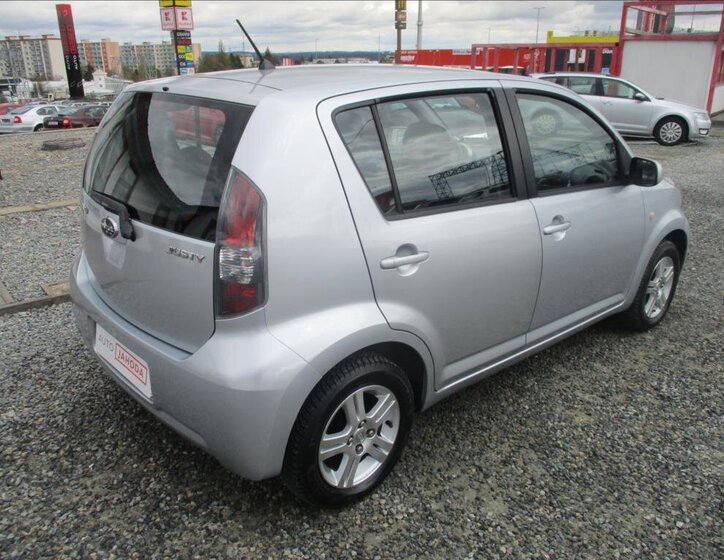 Subaru Justy Hatchback 998,0 51 kw