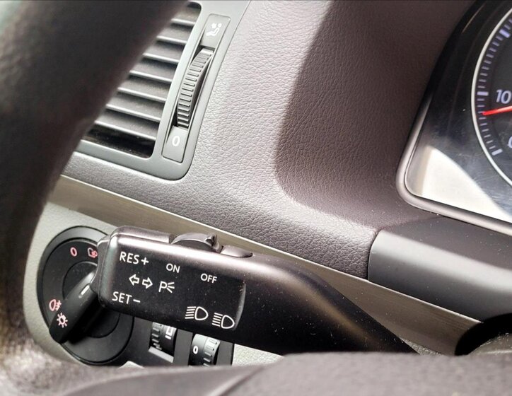 Volkswagen Touran Kombi 1,4 l 103 kw