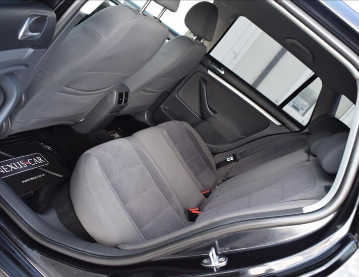 Volkswagen Golf Kombi 1,6 l 75 kw