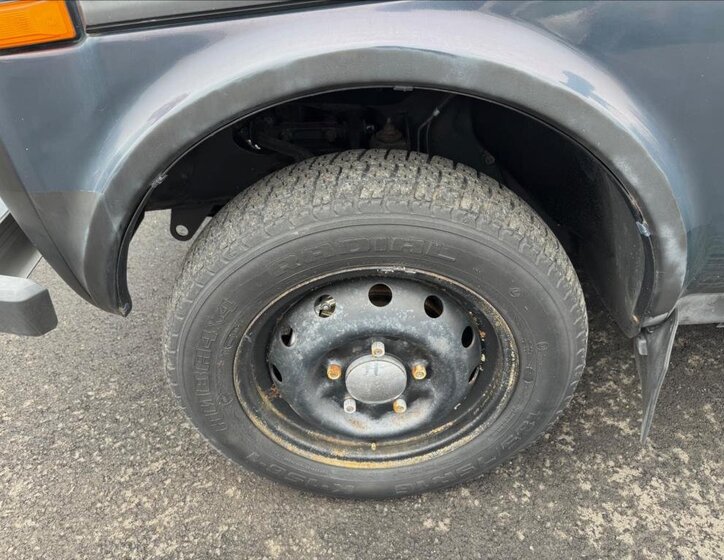 Lada Niva SUV / Terénní 1,7 l 61 kw