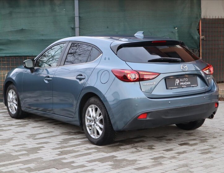 Mazda 3 4