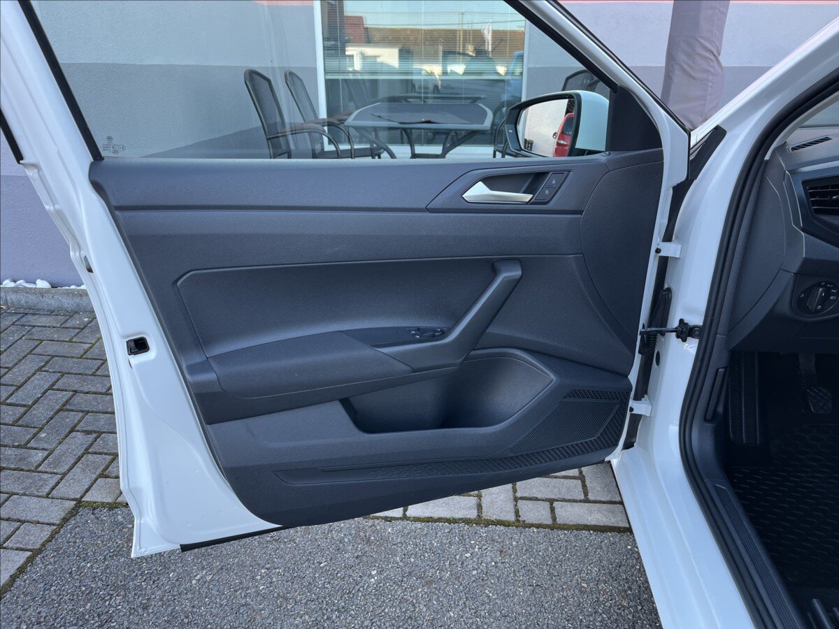 Volkswagen Polo Hatchback 999,0 48 kw