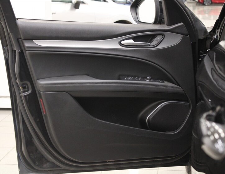 Alfa Romeo Stelvio SUV / Terénní 2,1 l 140 kw