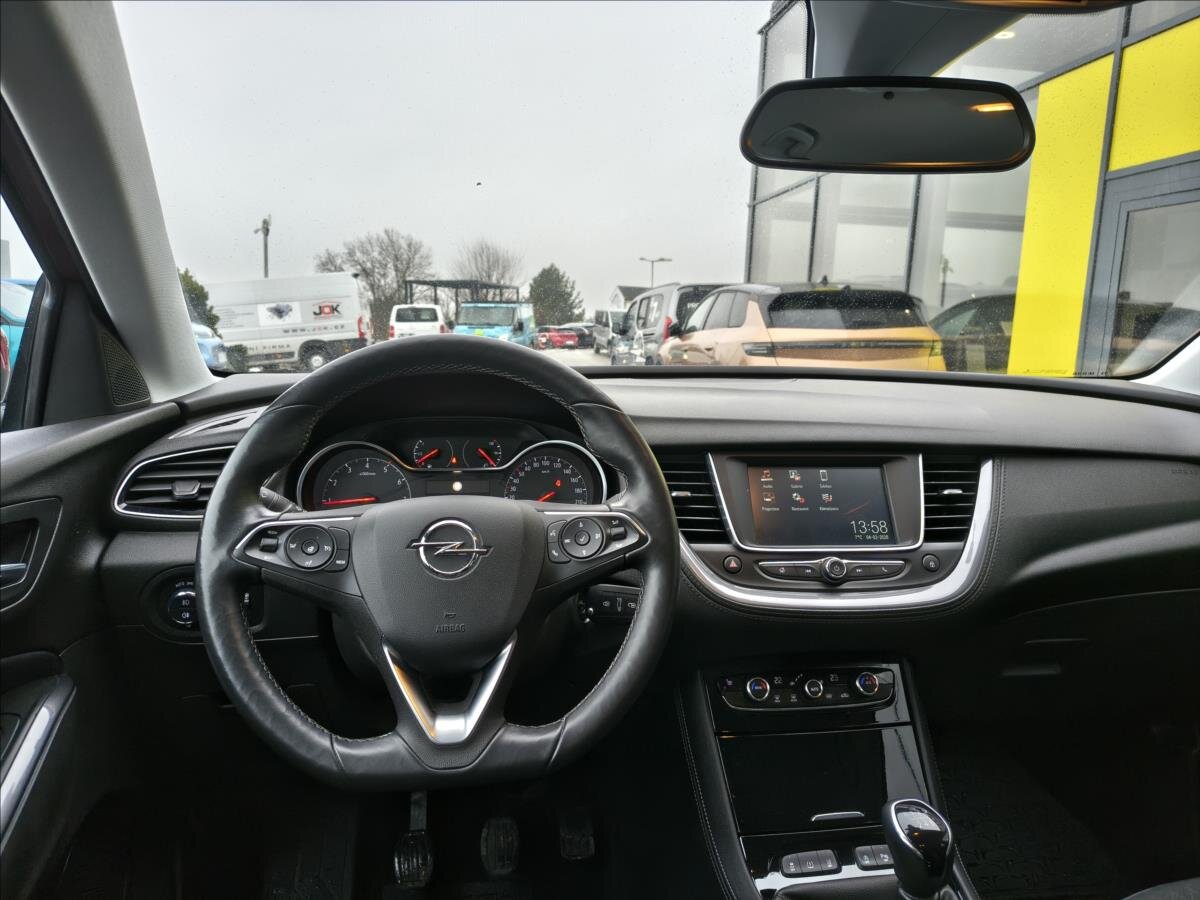 Opel Grandland SUV 1,2 l 96 kw