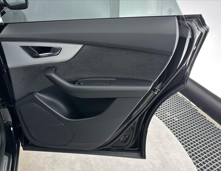 Audi Q8 SUV / Terénní 3,0 l 210 kw