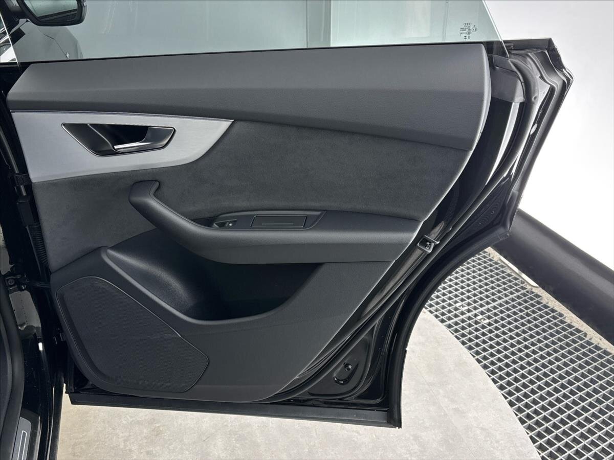 Audi Q8 SUV / Terénní 3,0 l 210 kw