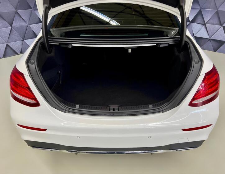 Mercedes-Benz Třídy E 28