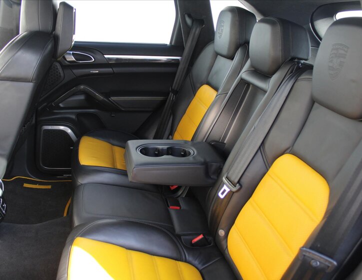 Porsche Cayenne SUV 4,8 l 397 kw