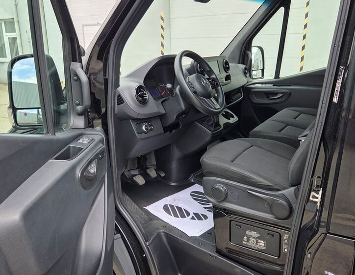 Mercedes-Benz Sprinter 9