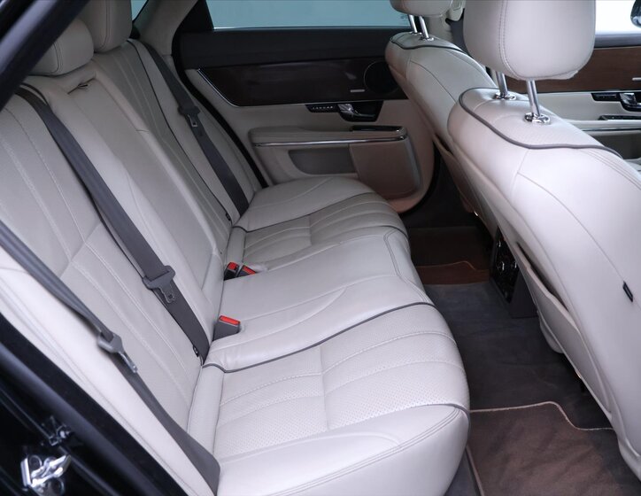 Jaguar XJ Sedan 3,0 l 202 kw