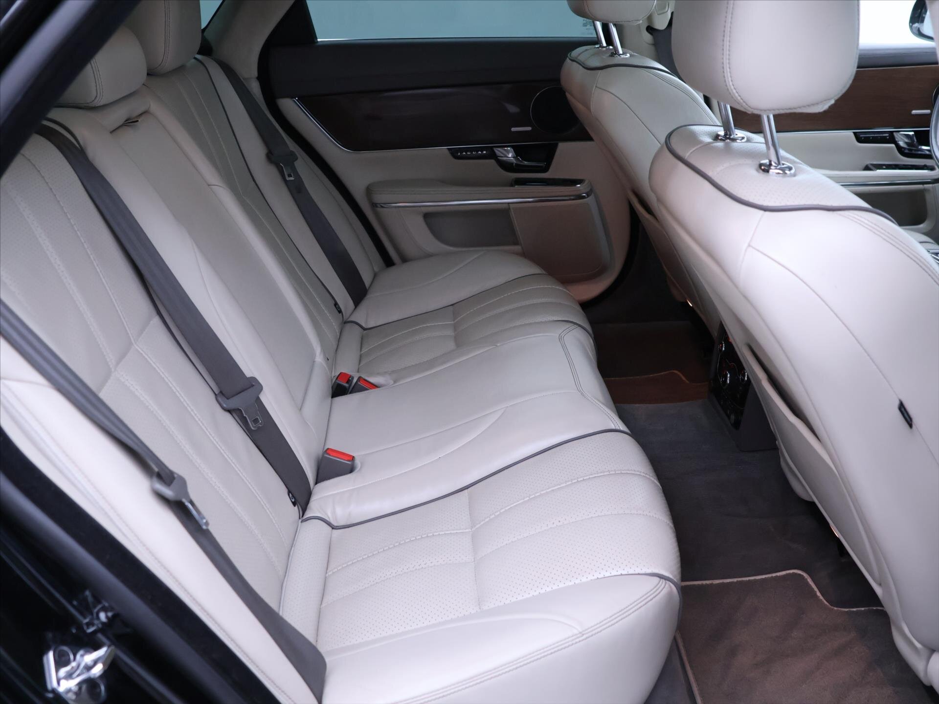 Jaguar XJ Sedan 3,0 l 202 kw