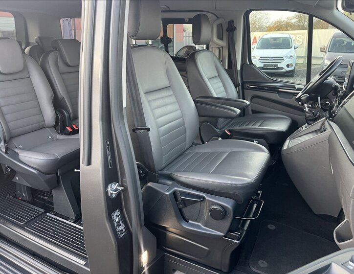 Ford Tourneo Custom 22