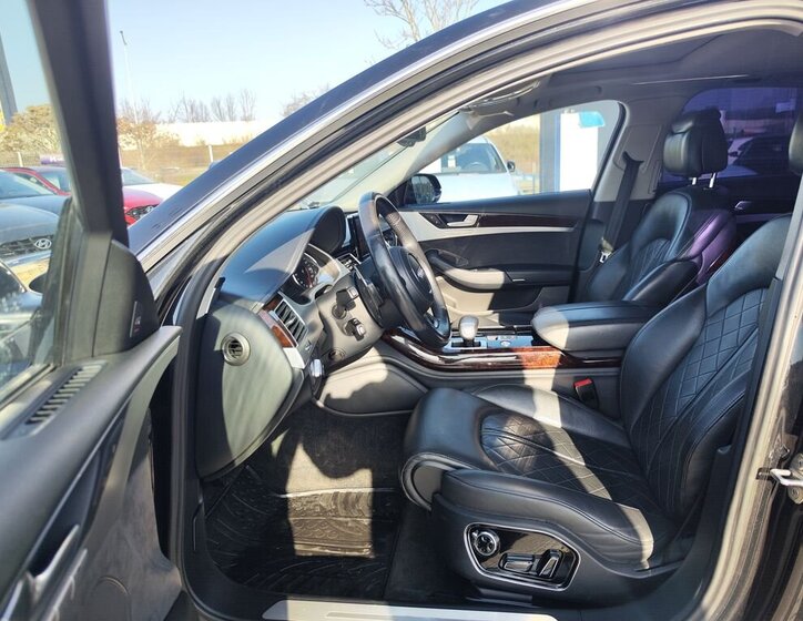 Audi A8 Sedan / Limuzína 3,0 l 190 kw