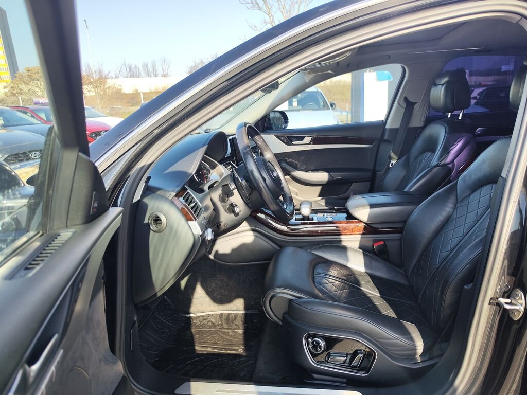 Audi A8 Sedan / Limuzína 3,0 l 190 kw