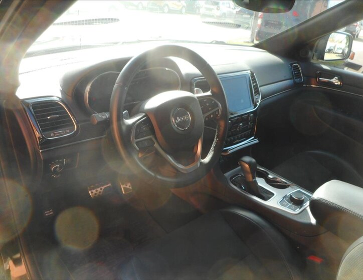 Jeep Grand Cherokee 9