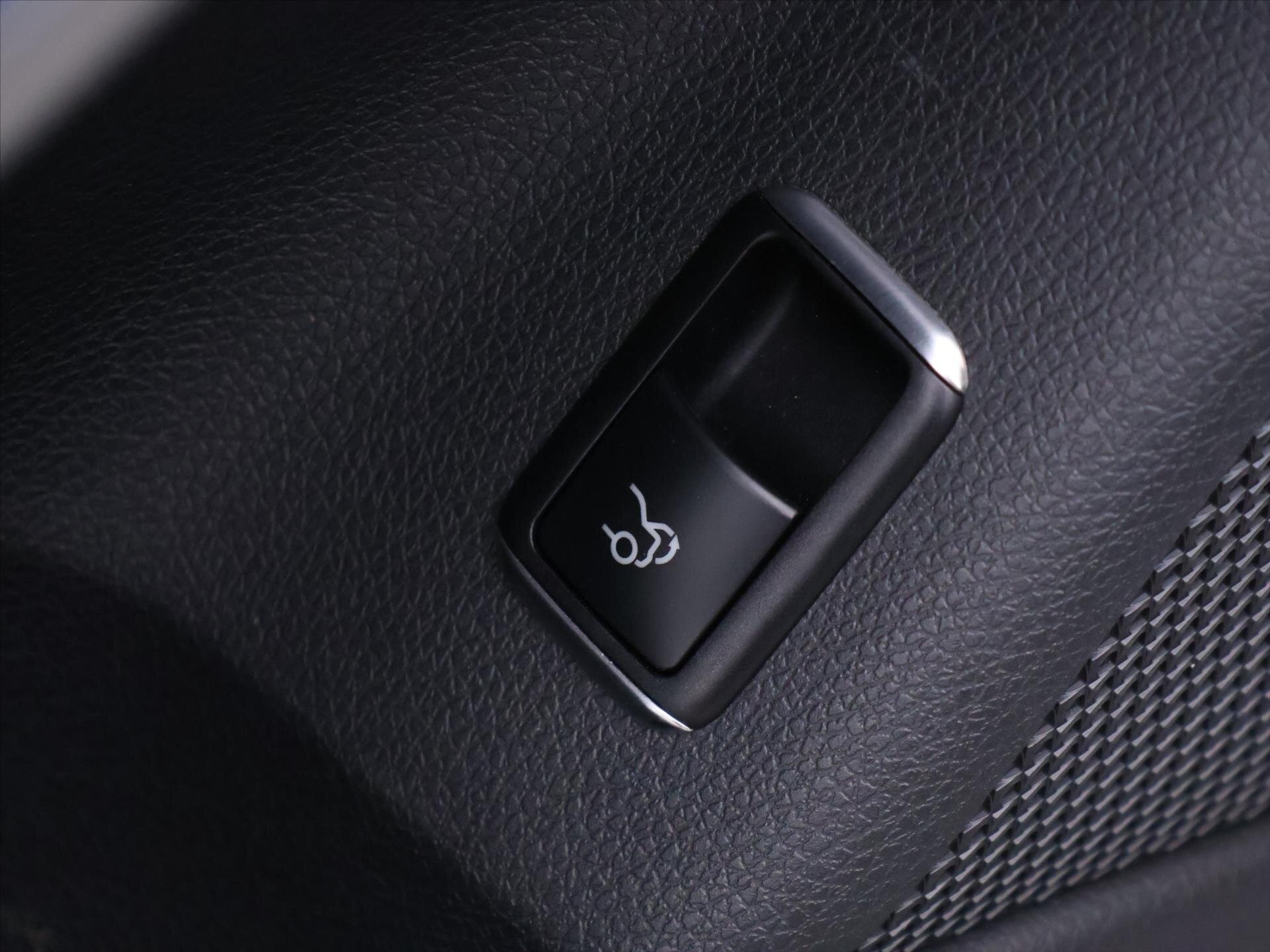 Mercedes-Benz CLA Sedan 2,0 l 280 kw