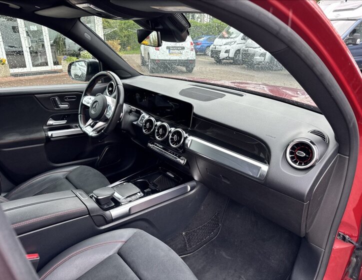 Mercedes-Benz GLB SUV / Terénní 2,0 l 225 kw