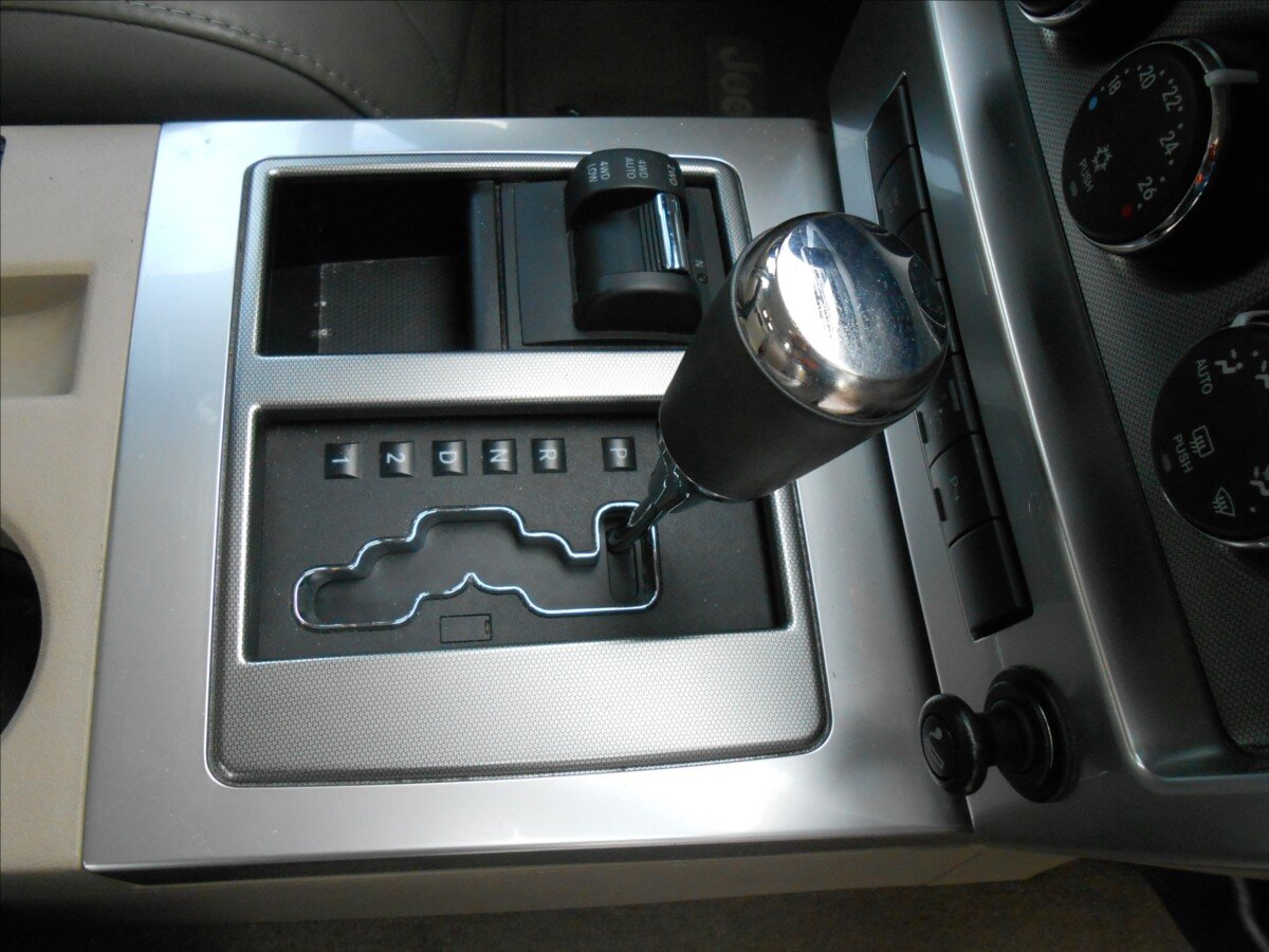 Jeep Cherokee SUV 3,7 l 151 kw