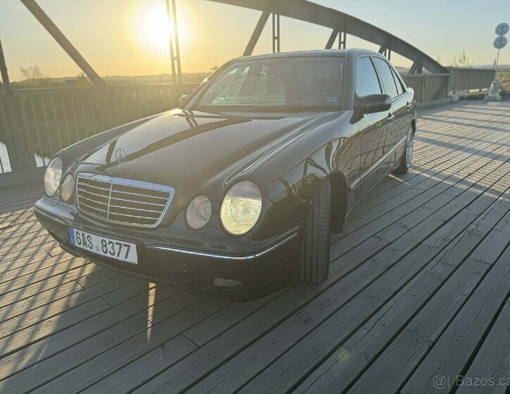Mercedes-Benz Ostatní Sedan / Limuzína 0,0 145 kw