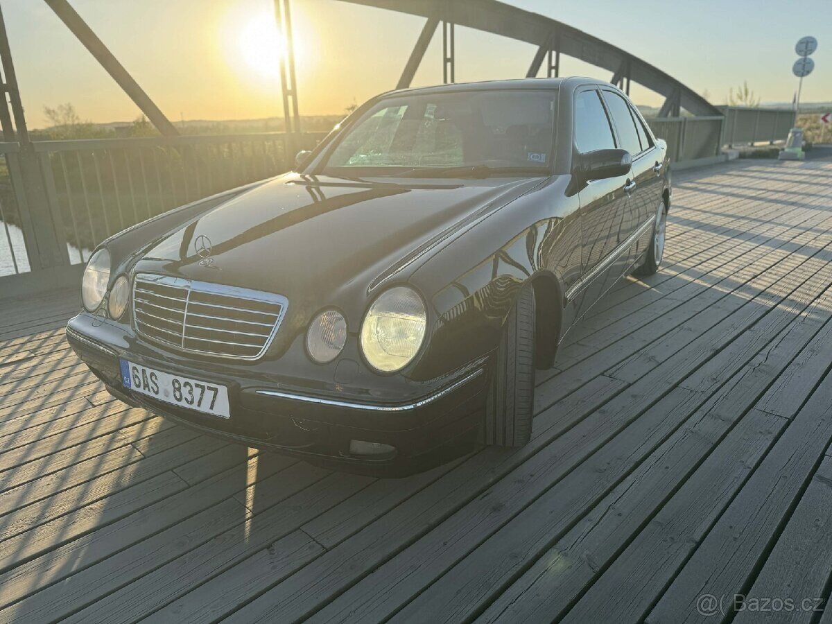 Mercedes-Benz Ostatní Sedan / Limuzína 0,0 145 kw