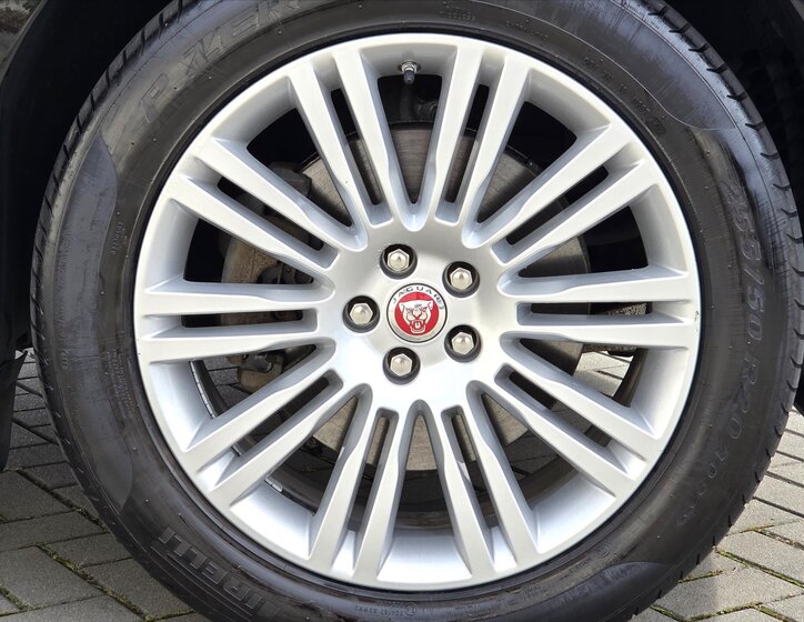 Jaguar F-Pace SUV / Terénní 3,0 l 221 kw