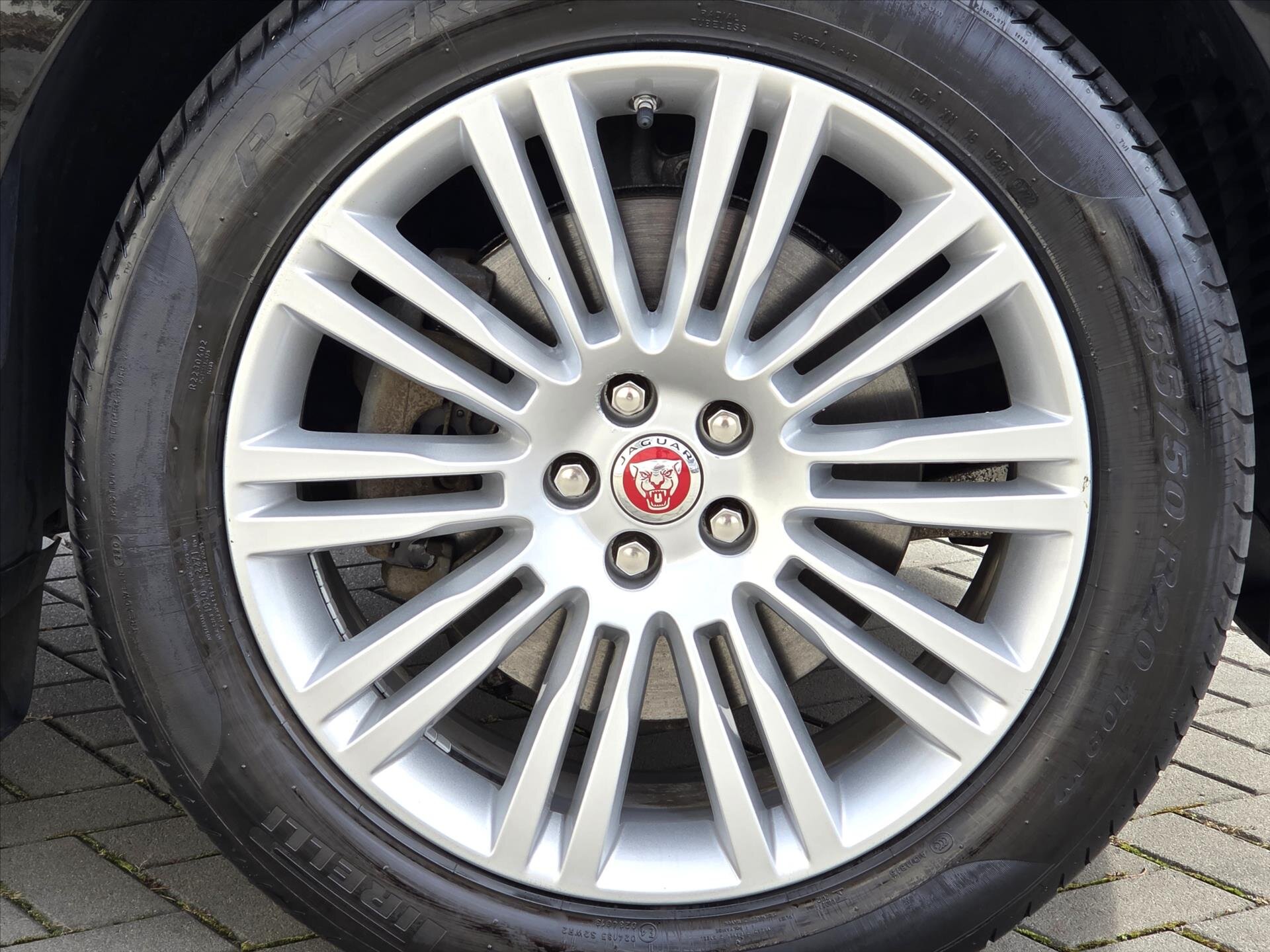 Jaguar F-Pace SUV / Terénní 3,0 l 221 kw