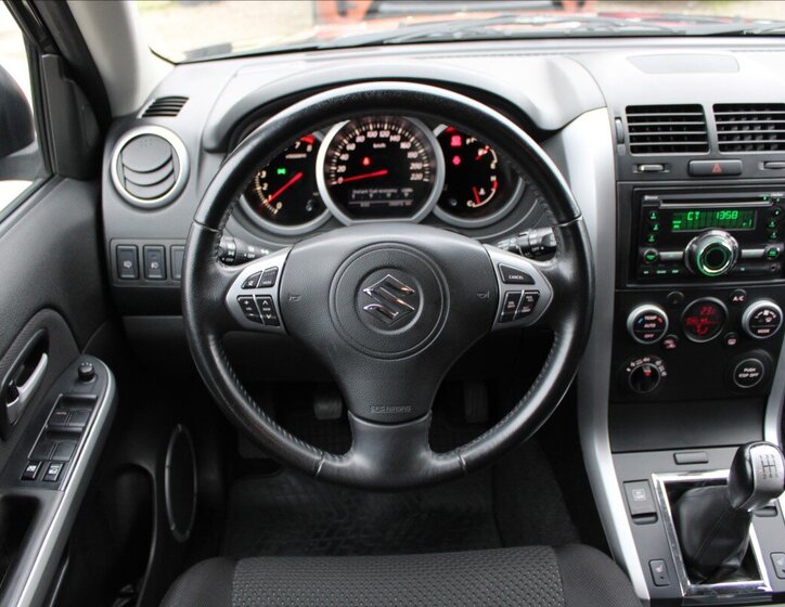 Suzuki Grand Vitara 10