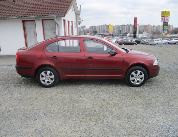 Škoda Octavia Sedan / Limuzína 1,6 l 75 kw