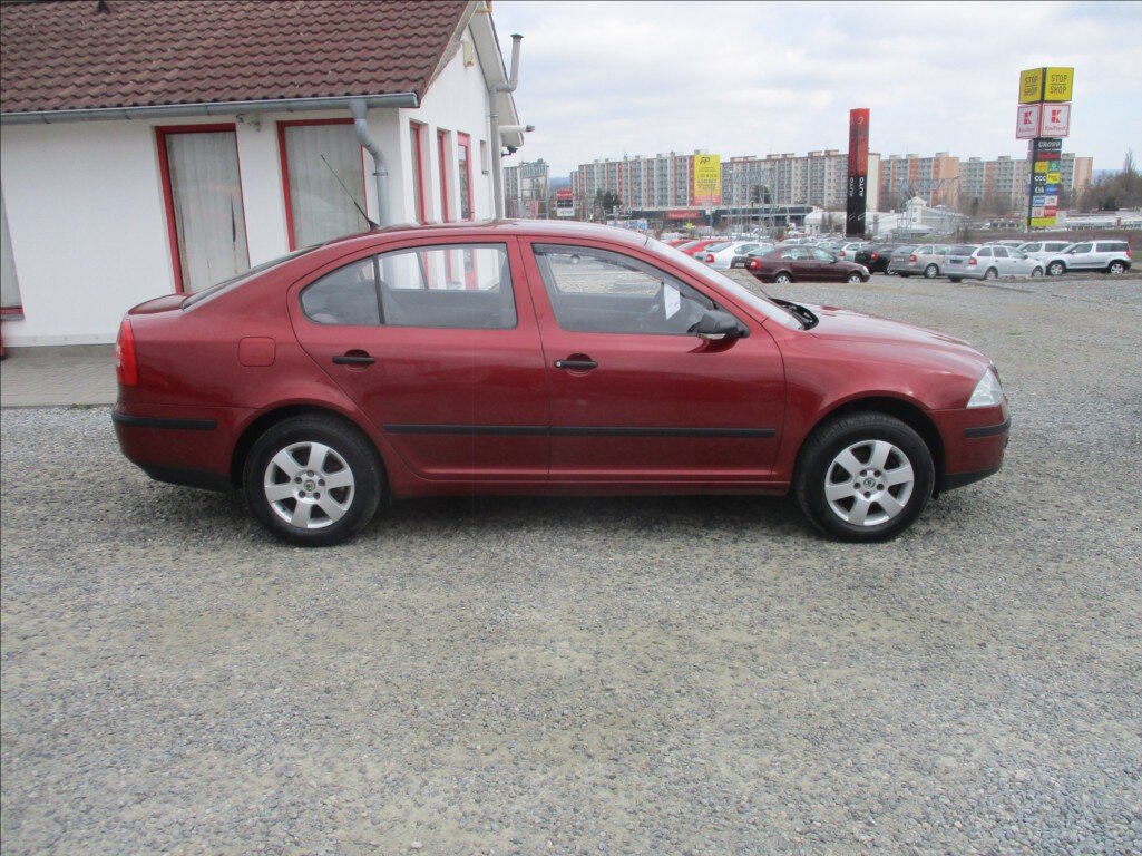 Škoda Octavia Sedan / Limuzína 1,6 l 75 kw