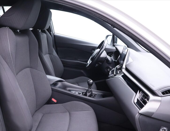 Toyota C-HR SUV 1,2 l 85 kw