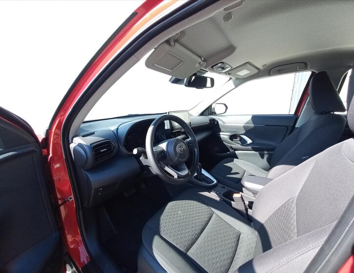 Toyota Yaris Cross CUV / Crossover 1,5 l 68 kw