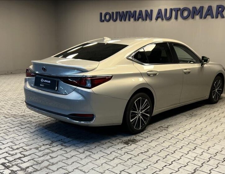 Lexus ES 300h Sedan 2,5 l 160 kw