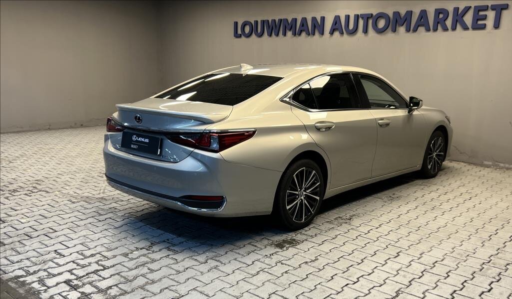 Lexus ES 300h Sedan 2,5 l 160 kw