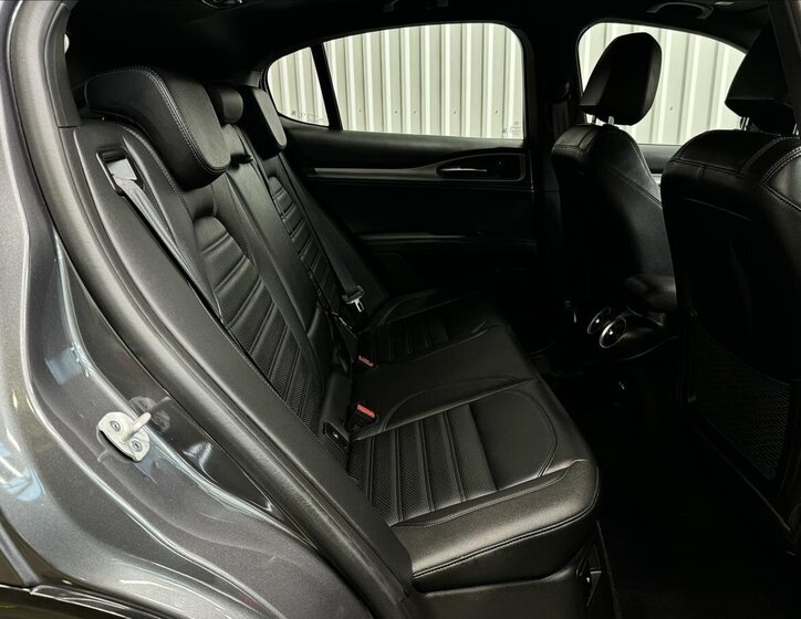 Alfa Romeo Stelvio 47