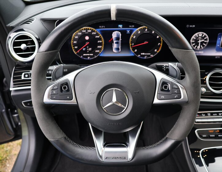 Mercedes-Benz Třídy E 23