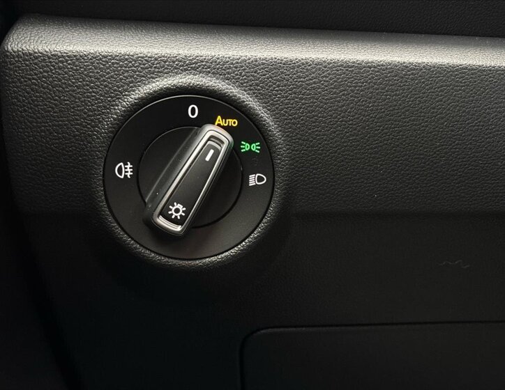 Volkswagen T-Roc SUV / Terénní 2,0 l 221 kw