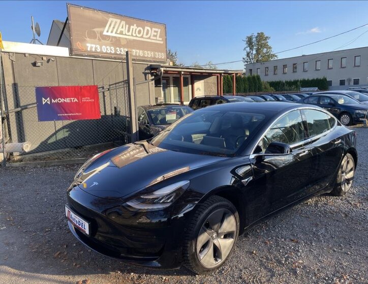 Tesla Model 3 Sedan / Limuzína 0,0 239 kw
