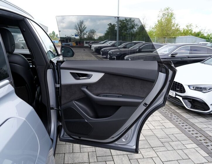 Audi Q8 SUV / Terénní 3,0 l 250 kw
