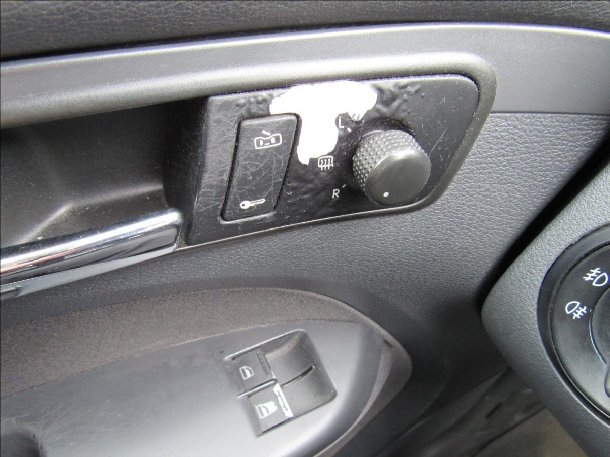 Volkswagen Touran Kombi 1,6 l 75 kw